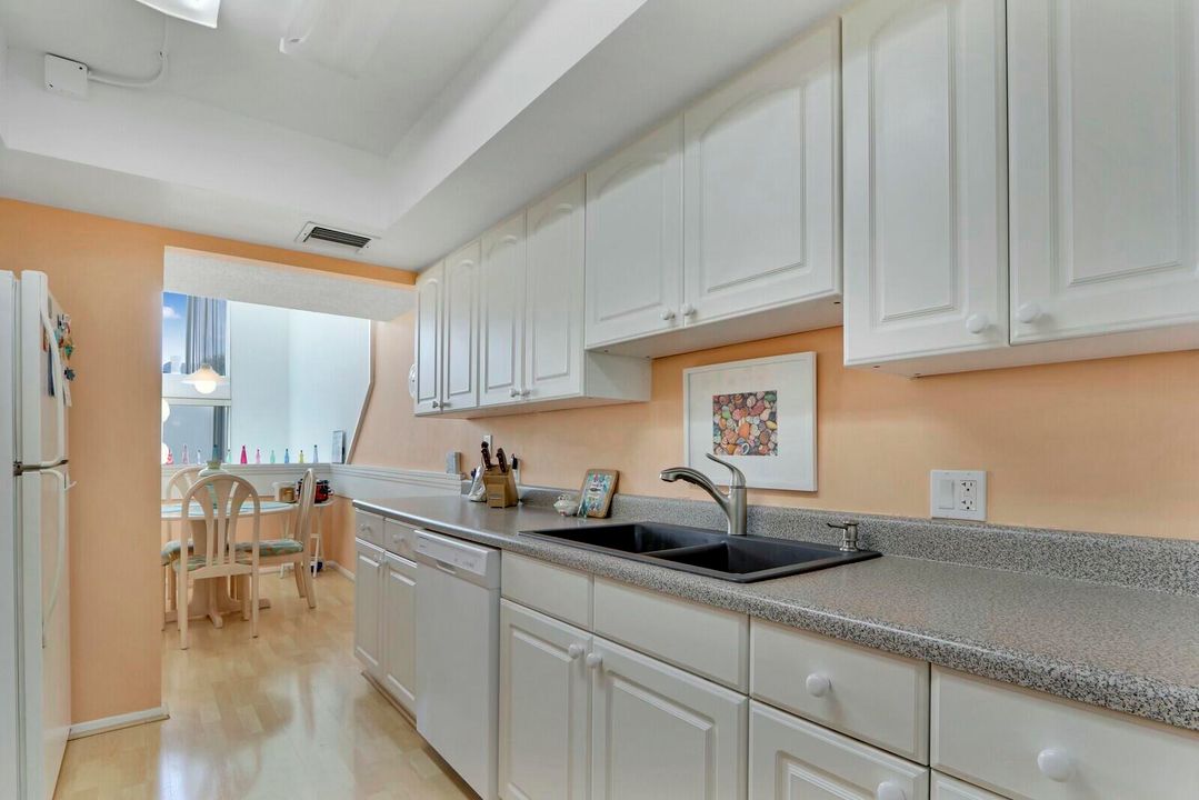 For Rent: $4,900 (2 beds, 2 baths, 1825 Square Feet)