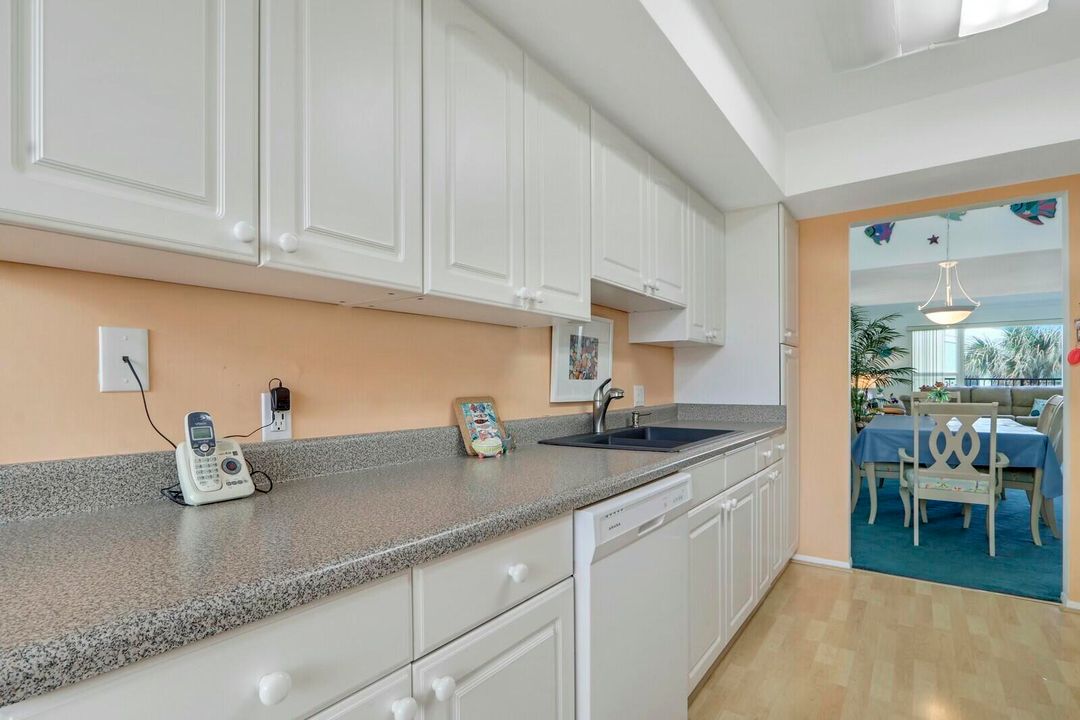 For Rent: $4,900 (2 beds, 2 baths, 1825 Square Feet)