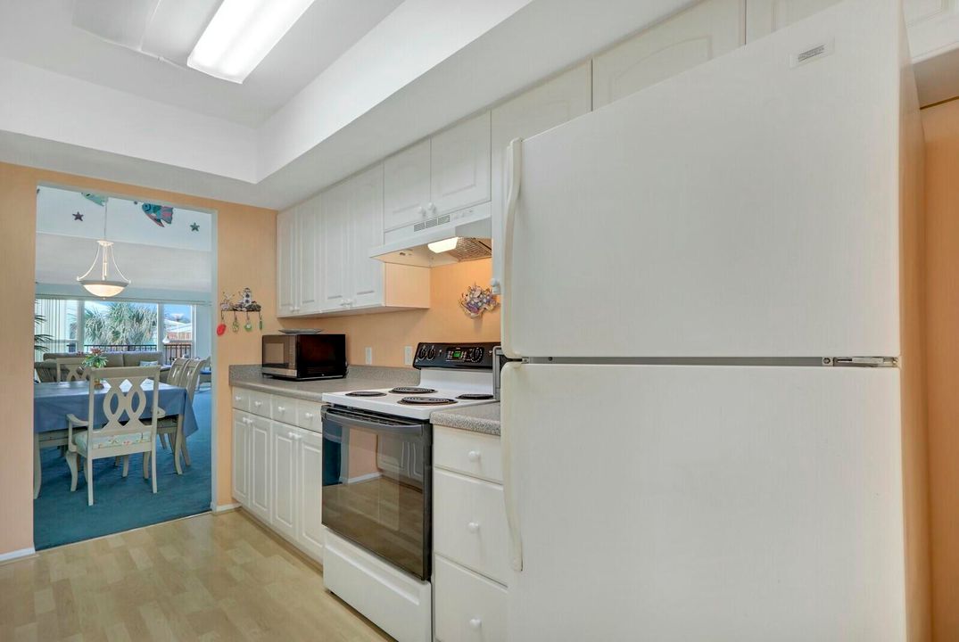 For Rent: $4,900 (2 beds, 2 baths, 1825 Square Feet)