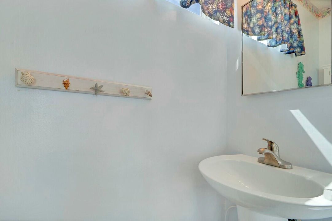 For Rent: $4,900 (2 beds, 2 baths, 1825 Square Feet)