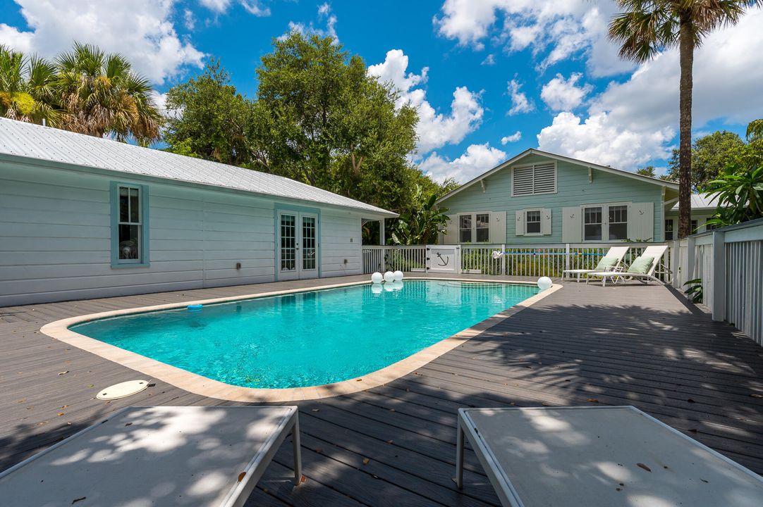 For Rent: $14,000 (4 beds, 3 baths, 2204 Square Feet)