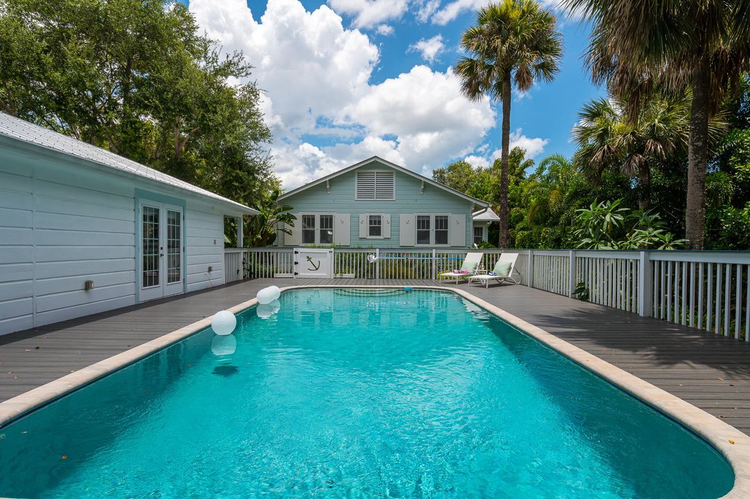 For Rent: $14,000 (4 beds, 3 baths, 2204 Square Feet)