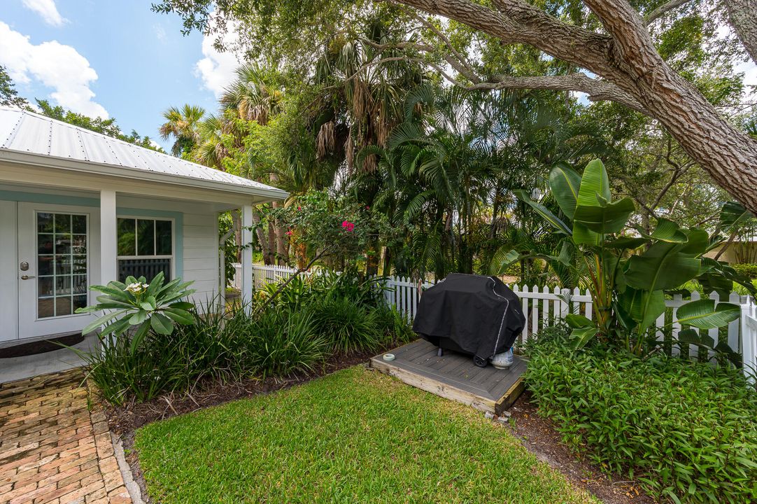 For Rent: $14,000 (4 beds, 3 baths, 2204 Square Feet)