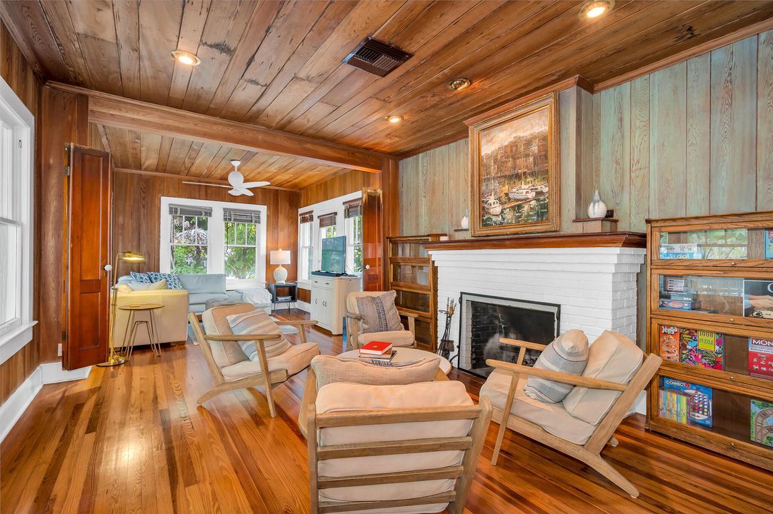 For Rent: $14,000 (4 beds, 3 baths, 2204 Square Feet)