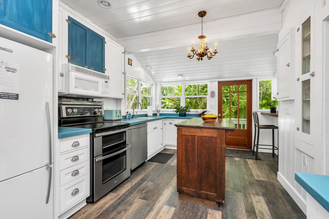 For Rent: $14,000 (4 beds, 3 baths, 2204 Square Feet)