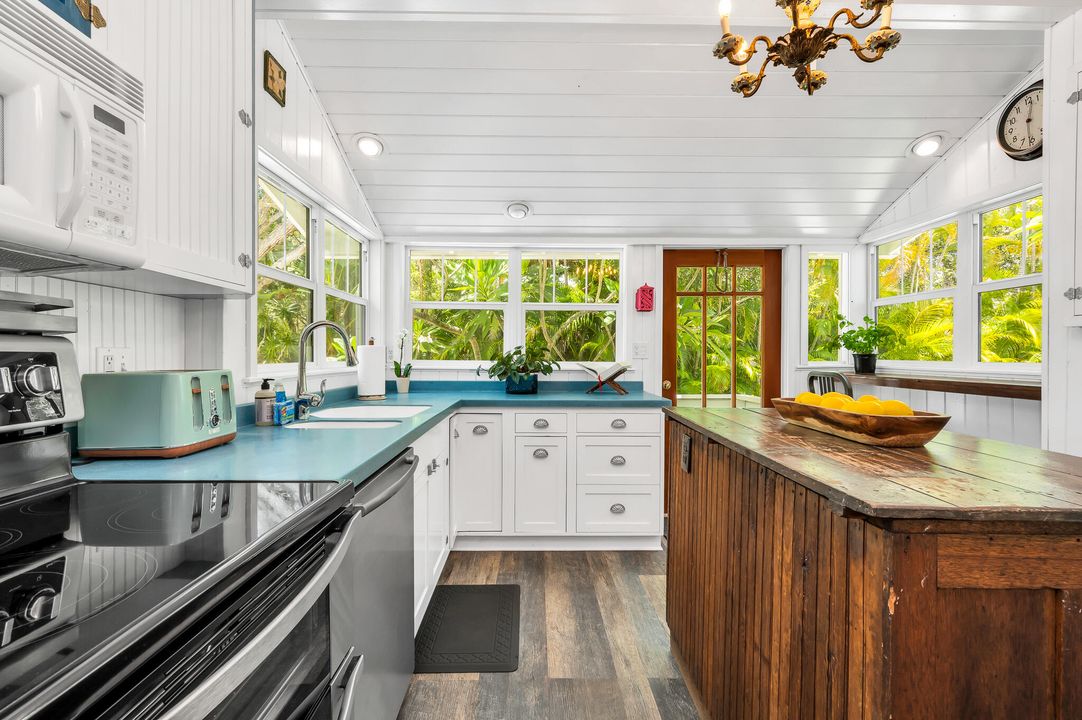 For Rent: $14,000 (4 beds, 3 baths, 2204 Square Feet)