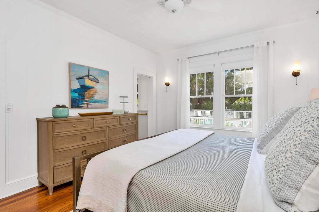 For Rent: $14,000 (4 beds, 3 baths, 2204 Square Feet)