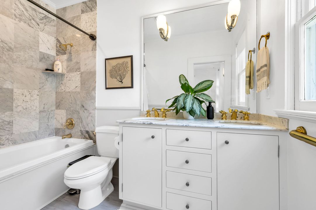 For Rent: $14,000 (4 beds, 3 baths, 2204 Square Feet)