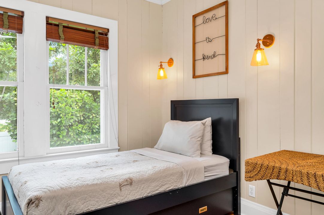 For Rent: $14,000 (4 beds, 3 baths, 2204 Square Feet)