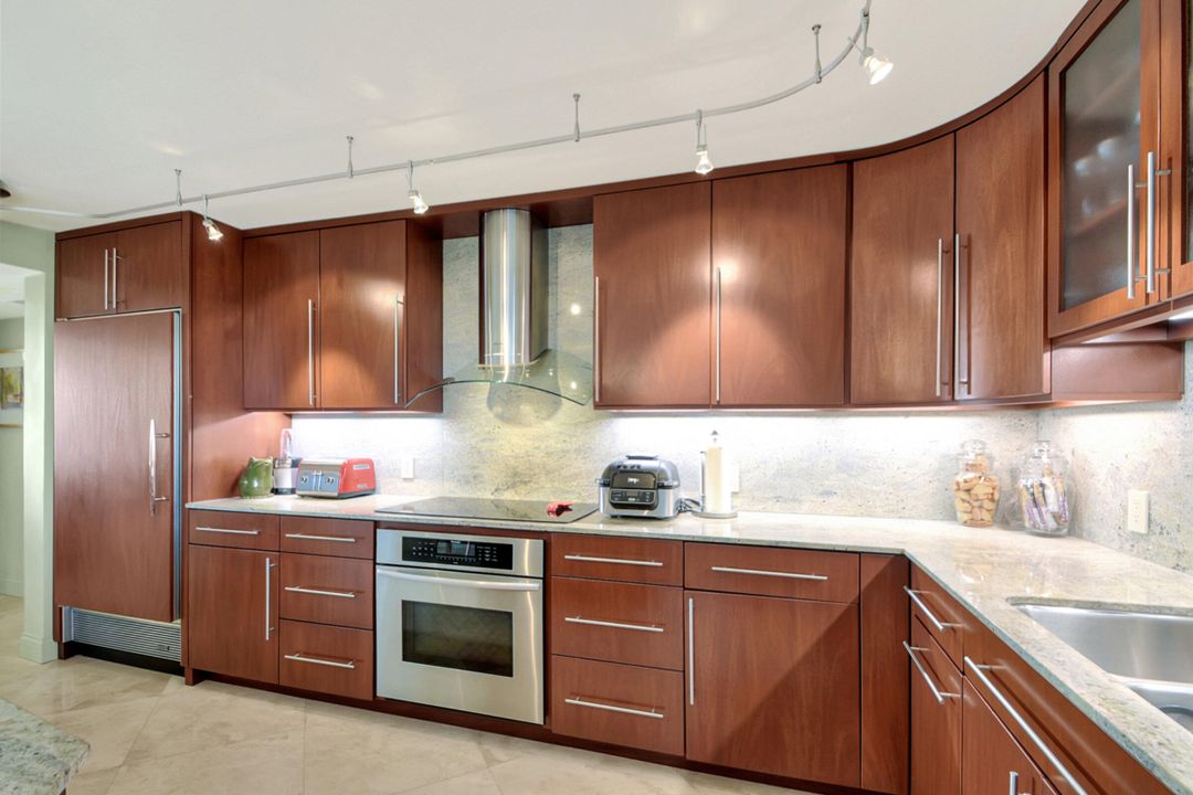 For Sale: $1,395,000 (2 beds, 2 baths, 1519 Square Feet)