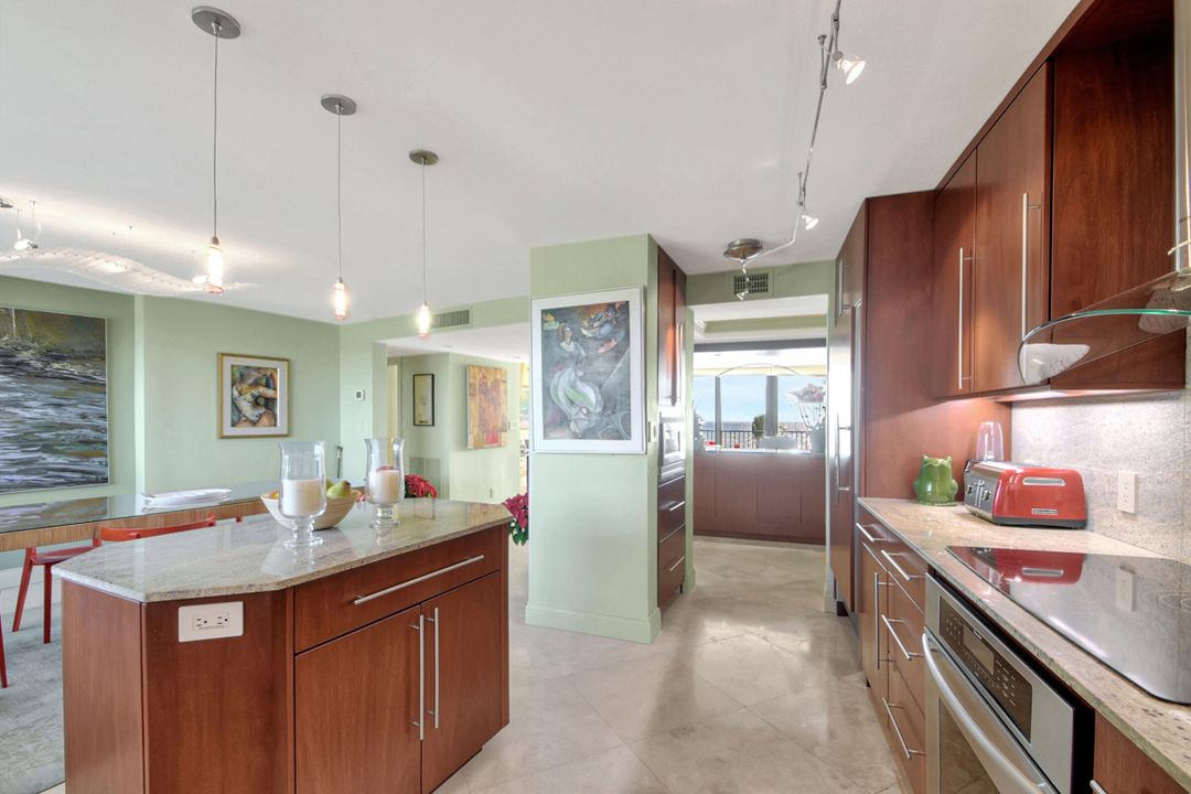 For Sale: $1,395,000 (2 beds, 2 baths, 1519 Square Feet)