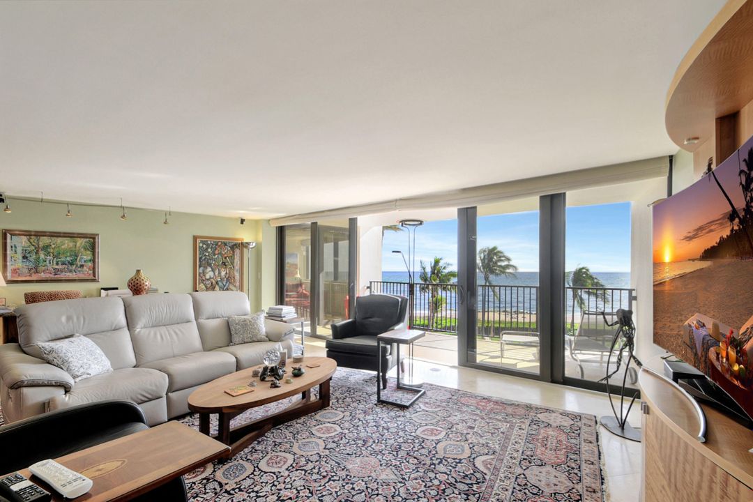 For Sale: $1,395,000 (2 beds, 2 baths, 1519 Square Feet)