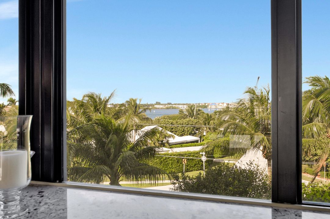 For Sale: $1,395,000 (2 beds, 2 baths, 1519 Square Feet)