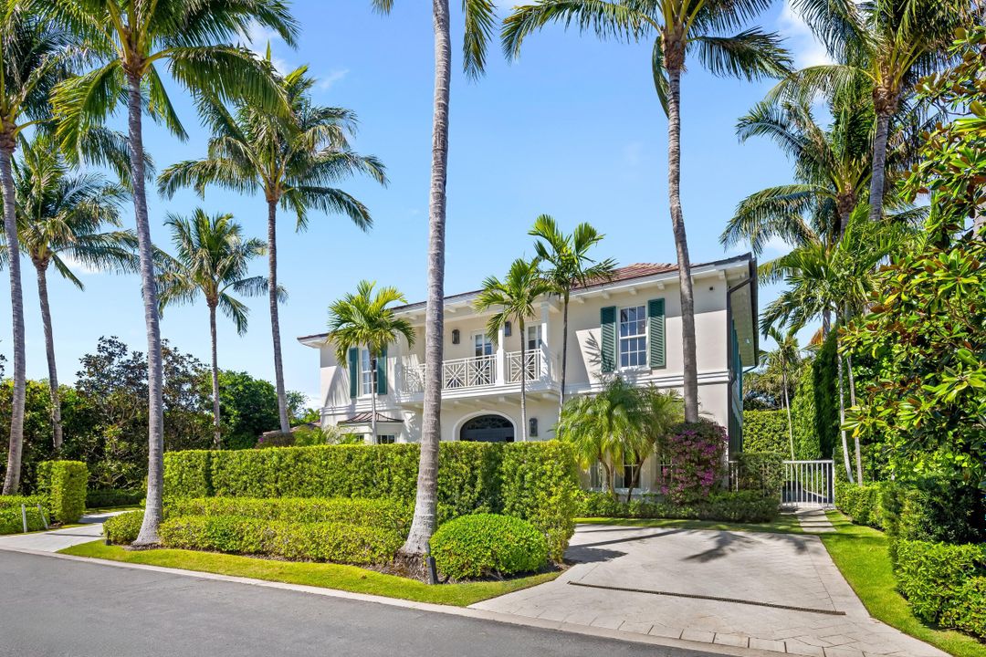 Active With Contract: $14,800,000 (4 beds, 5 baths, 4266 Square Feet)