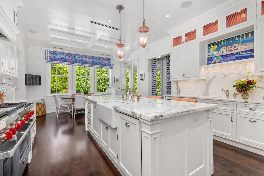 Active With Contract: $14,800,000 (4 beds, 5 baths, 4266 Square Feet)