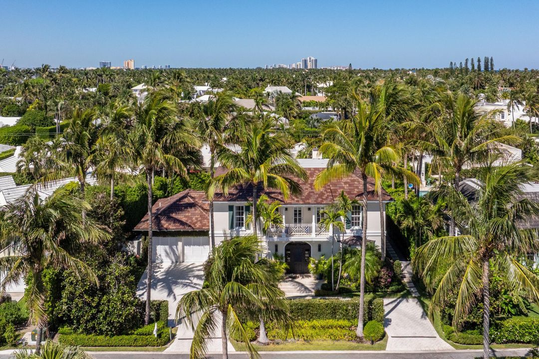 Active With Contract: $14,800,000 (4 beds, 5 baths, 4266 Square Feet)