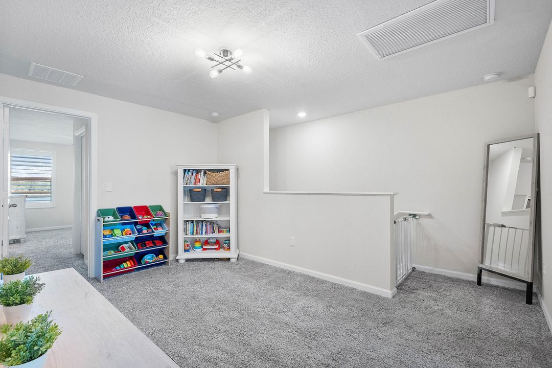 合同活跃: $360,000 (3 贝兹, 2 浴室, 1475 平方英尺)