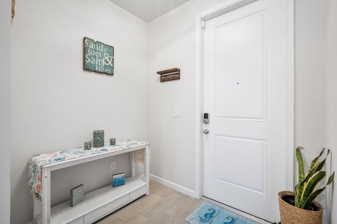 合同活跃: $360,000 (3 贝兹, 2 浴室, 1475 平方英尺)