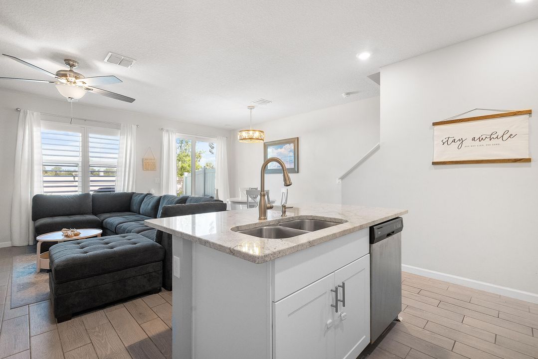 合同活跃: $360,000 (3 贝兹, 2 浴室, 1475 平方英尺)