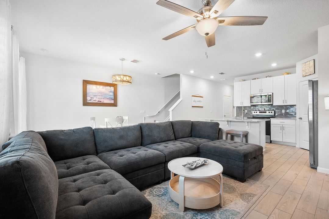 合同活跃: $360,000 (3 贝兹, 2 浴室, 1475 平方英尺)