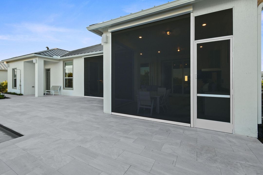 For Sale: $3,595,000 (4 beds, 3 baths, 3461 Square Feet)