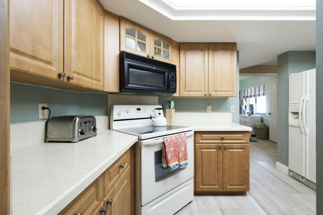 Под контрактом: $5,200 (2 спален, 2 ванн, 1261 Квадратных фут)