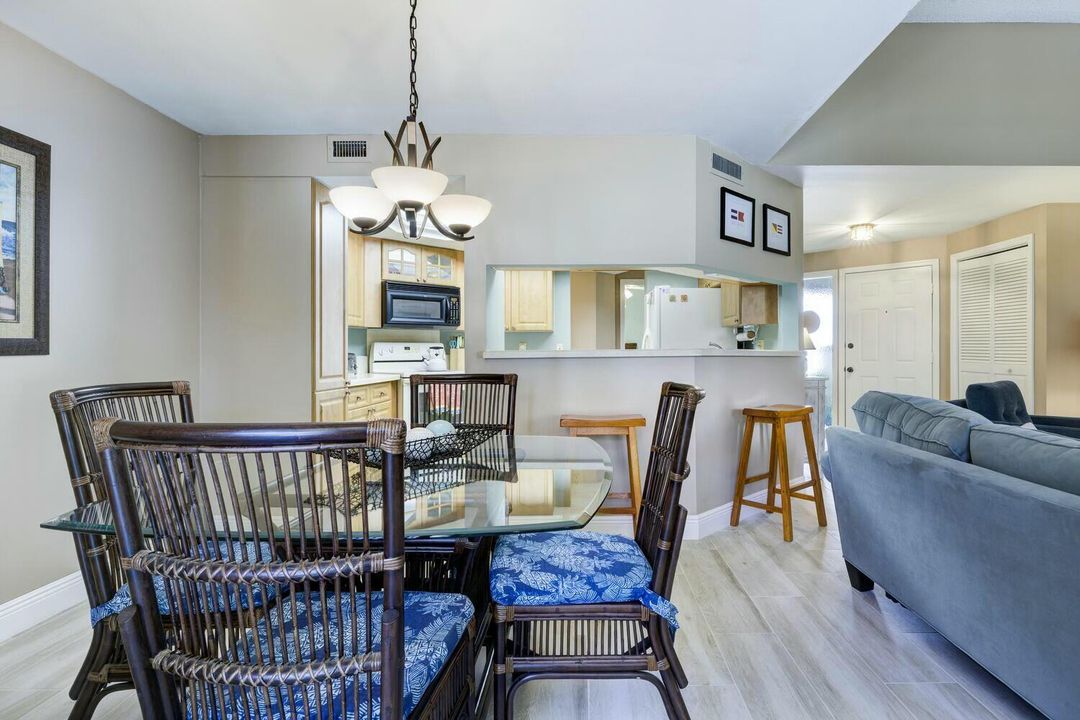 Под контрактом: $5,200 (2 спален, 2 ванн, 1261 Квадратных фут)