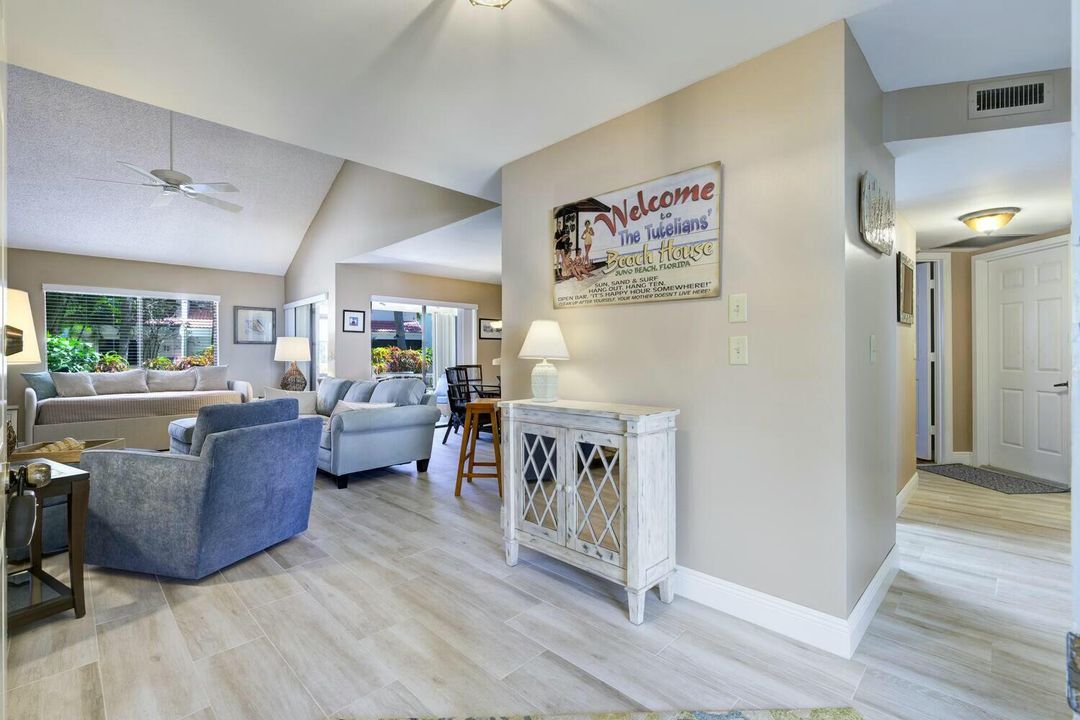 Под контрактом: $5,200 (2 спален, 2 ванн, 1261 Квадратных фут)