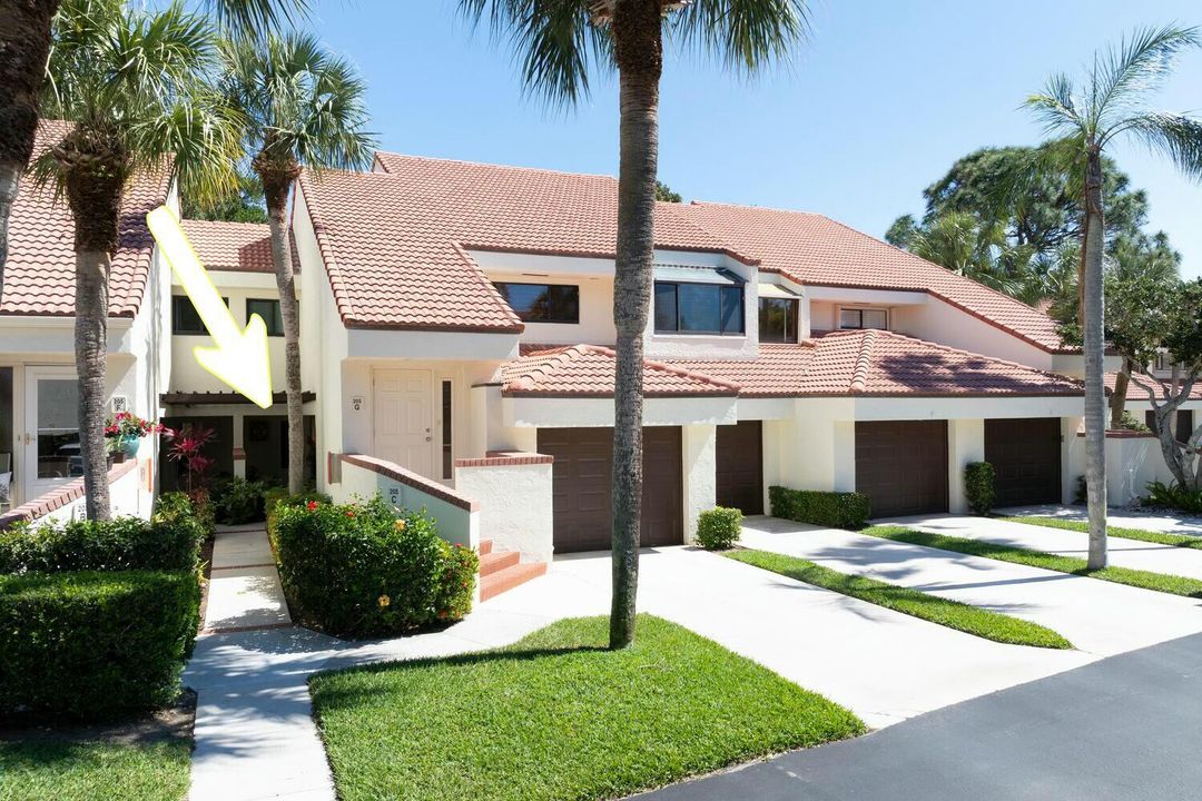 Под контрактом: $5,200 (2 спален, 2 ванн, 1261 Квадратных фут)