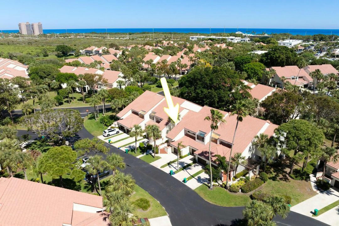 Под контрактом: $5,200 (2 спален, 2 ванн, 1261 Квадратных фут)