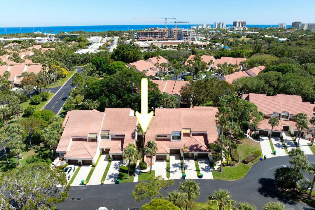 Под контрактом: $5,200 (2 спален, 2 ванн, 1261 Квадратных фут)