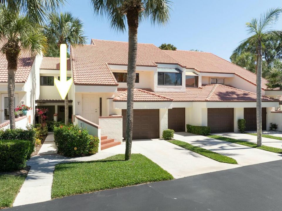 Под контрактом: $5,200 (2 спален, 2 ванн, 1261 Квадратных фут)