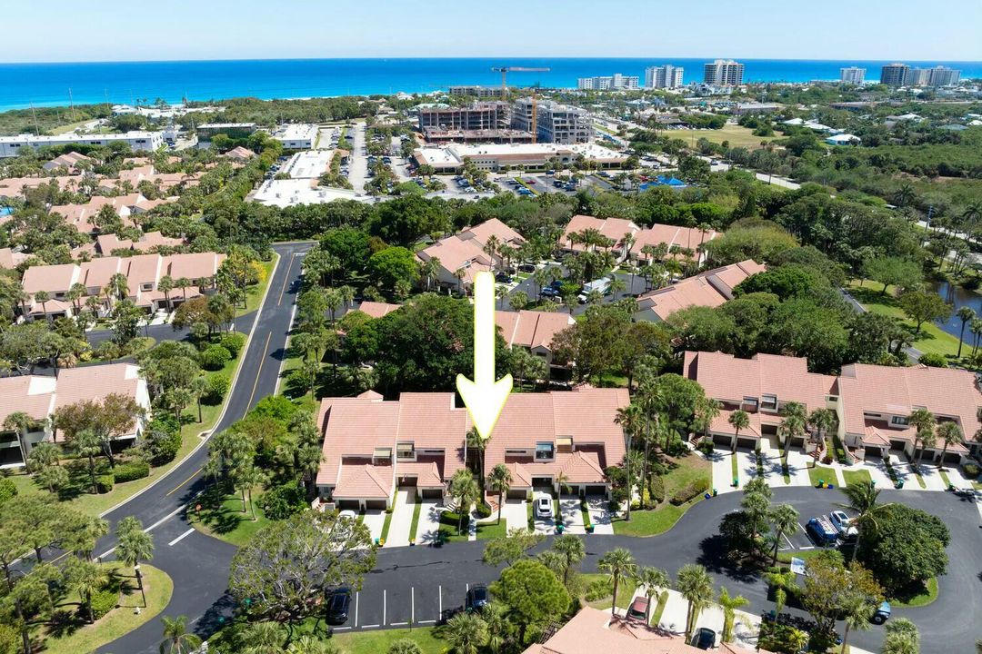 Под контрактом: $5,200 (2 спален, 2 ванн, 1261 Квадратных фут)