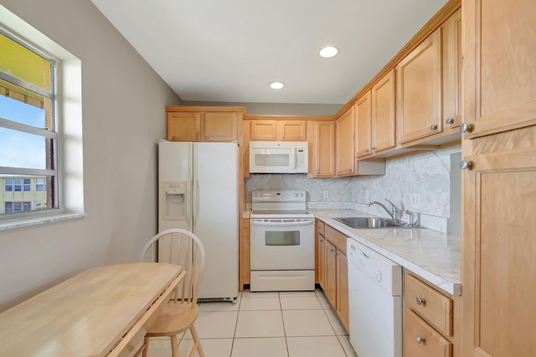 Active With Contract: $80,000 (1 beds, 1 baths, 754 Square Feet)