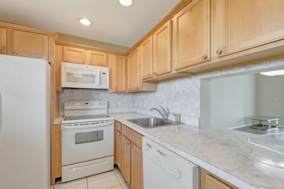 Active With Contract: $80,000 (1 beds, 1 baths, 754 Square Feet)