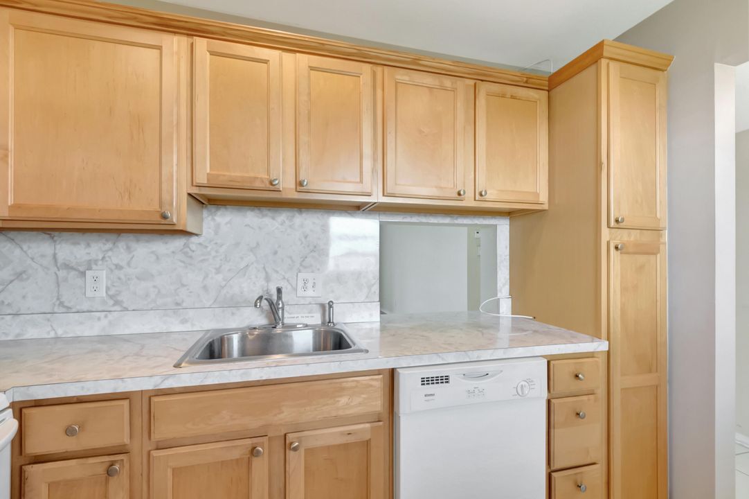 Active With Contract: $80,000 (1 beds, 1 baths, 754 Square Feet)