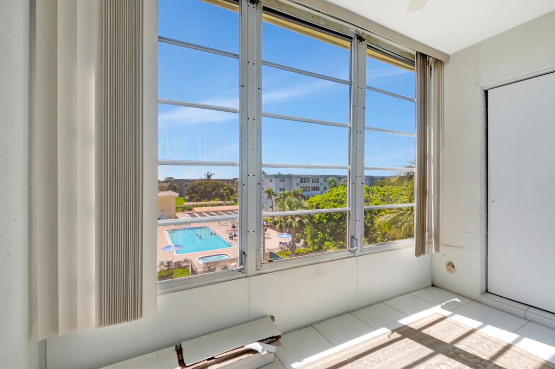 Active With Contract: $80,000 (1 beds, 1 baths, 754 Square Feet)