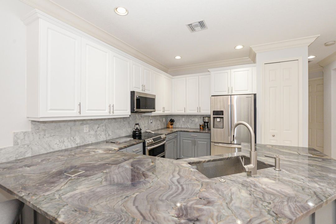 Под контрактом: $399,000 (2 спален, 2 ванн, 1751 Квадратных фут)