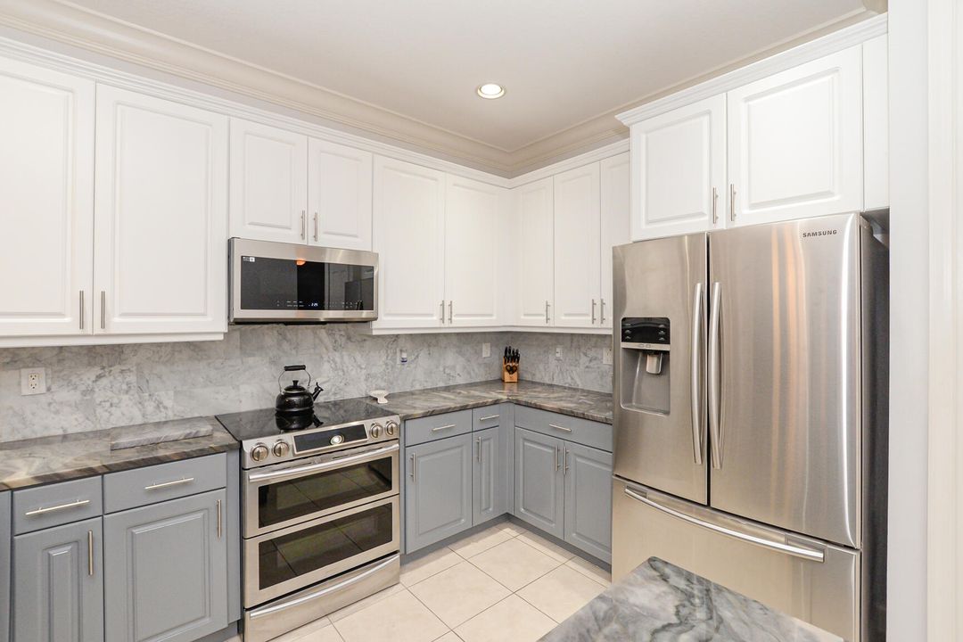 Под контрактом: $399,000 (2 спален, 2 ванн, 1751 Квадратных фут)