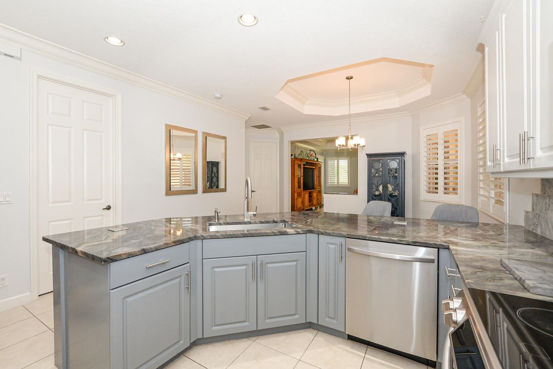 Под контрактом: $399,000 (2 спален, 2 ванн, 1751 Квадратных фут)