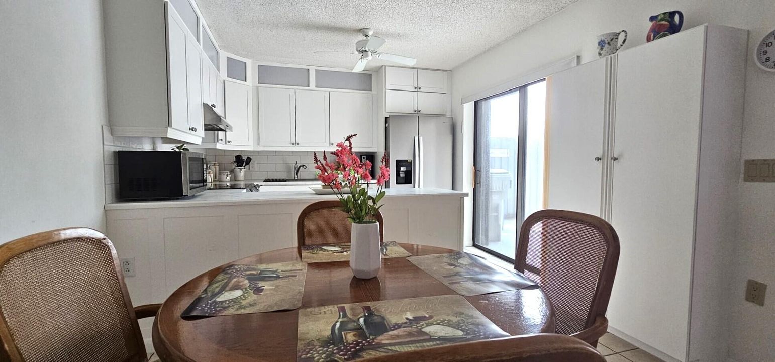 На продажу: $189,000 (2 спален, 2 ванн, 1170 Квадратных фут)