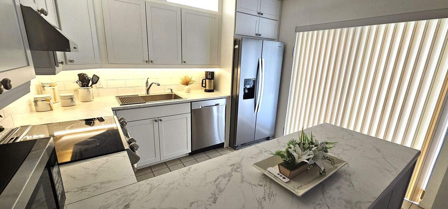 На продажу: $189,000 (2 спален, 2 ванн, 1170 Квадратных фут)