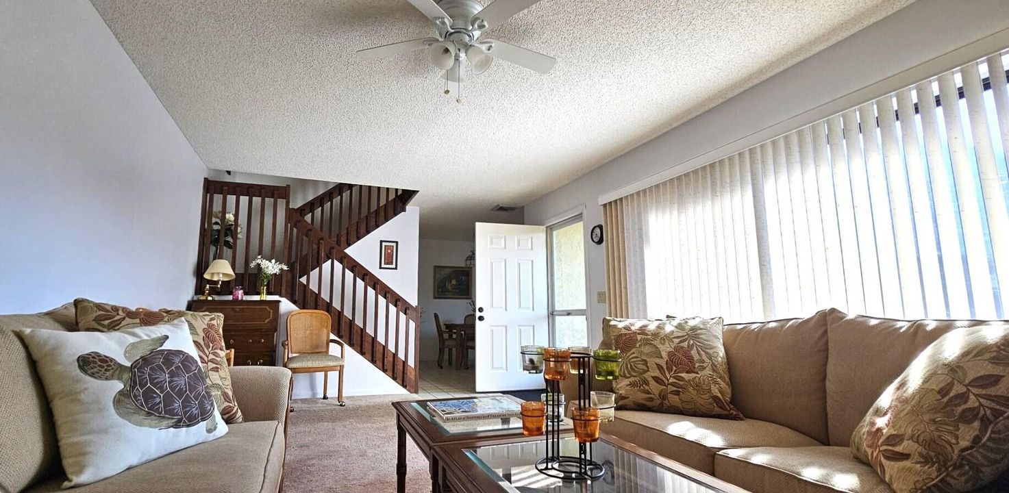 На продажу: $189,000 (2 спален, 2 ванн, 1170 Квадратных фут)