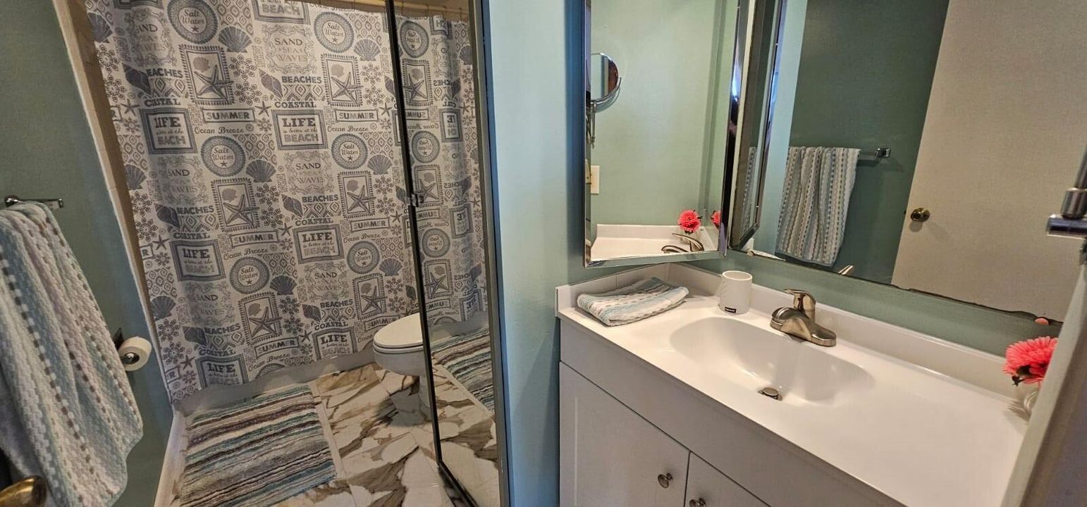 На продажу: $189,000 (2 спален, 2 ванн, 1170 Квадратных фут)