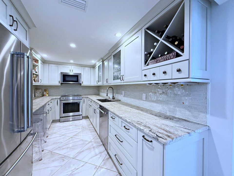 Activo con contrato: $11,000 (2 camas, 2 baños, 1402 Pies cuadrados)