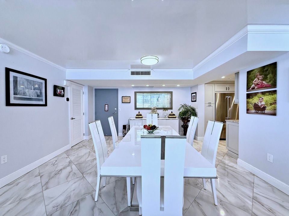 Activo con contrato: $11,000 (2 camas, 2 baños, 1402 Pies cuadrados)