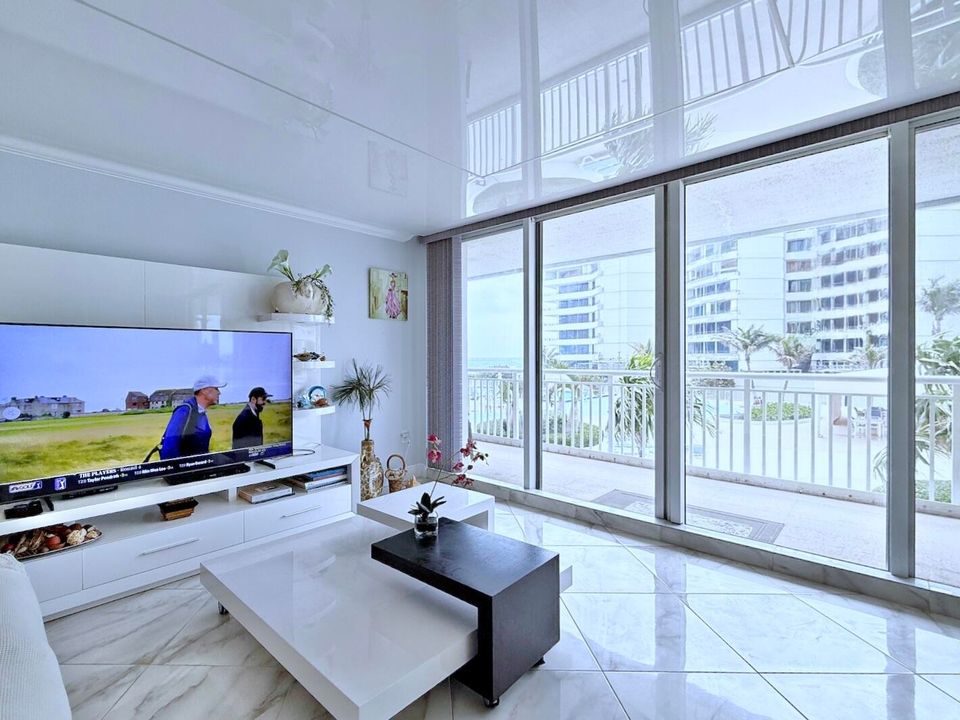 Activo con contrato: $11,000 (2 camas, 2 baños, 1402 Pies cuadrados)