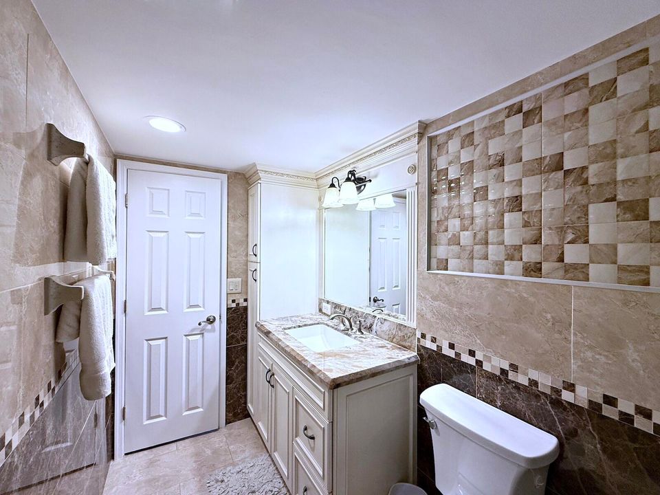 Activo con contrato: $11,000 (2 camas, 2 baños, 1402 Pies cuadrados)