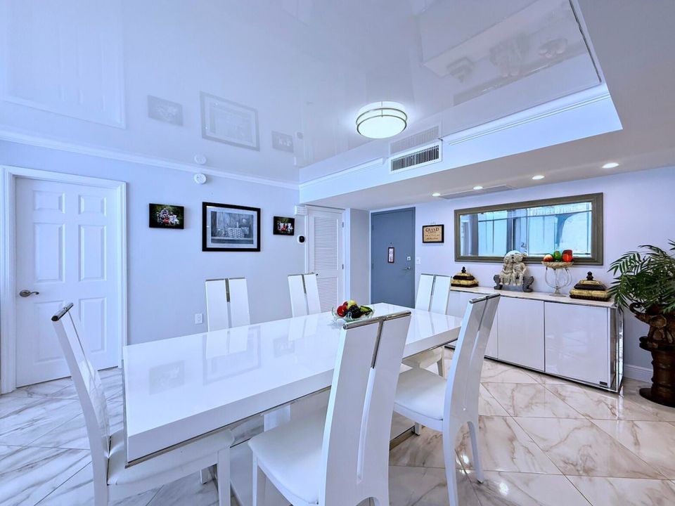 Activo con contrato: $11,000 (2 camas, 2 baños, 1402 Pies cuadrados)