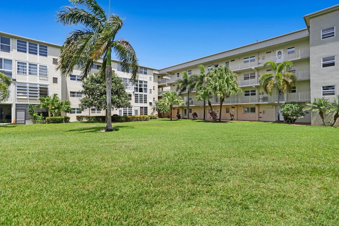 Active With Contract: $3,500 (2 beds, 2 baths, 960 Square Feet)